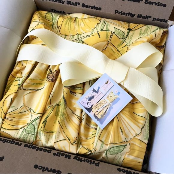 Welcome to my carefully curated little closet.❤️ - Picture 2 of 7